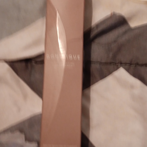 Makeup new moisturizer, blush, eye shadow, mascara, cleanser, lip liner,lipstick - Picture 4 of 8